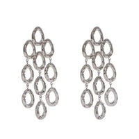 Élégance brute : boucles d’oreilles pendantes pour femme sans pierre, zéro artifice, 100 % caractère.