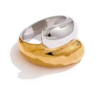 Bague femme acier inoxydable aux courbes modernes, finition or PVD et platine, bijou bicolore chic et tendance.