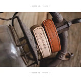 Bracelets en cuir pour homme posés sur une lampe vintage – design artisanal avec gravure "Imagination"