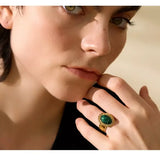 Grosse Bague Dorée avec Pierre Œil de Tigre ou Malachite – Élégance